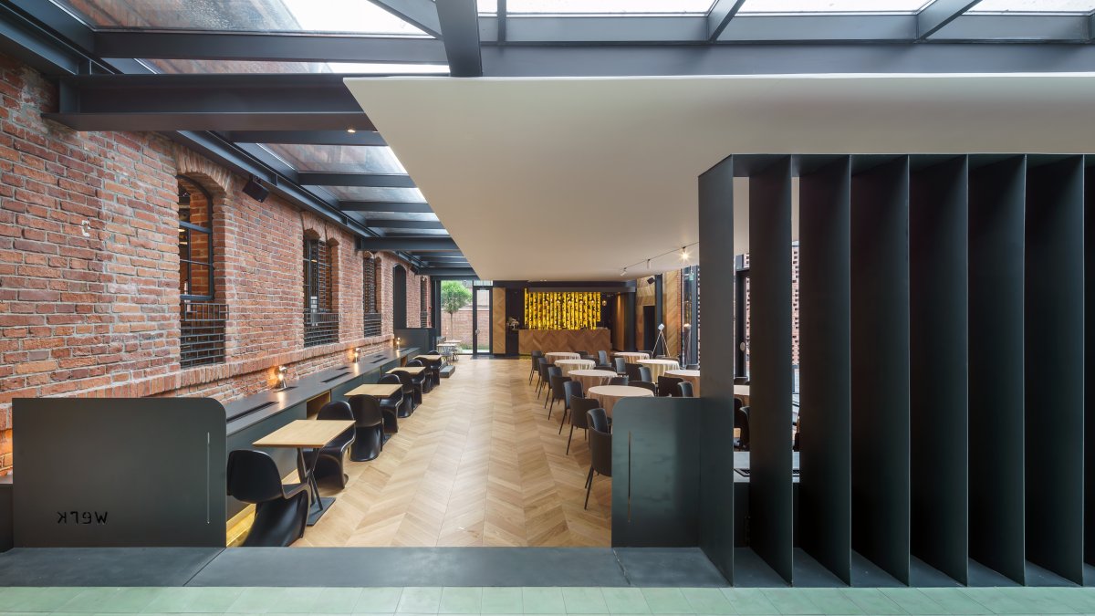 glass inner courtyard - floating ceiling