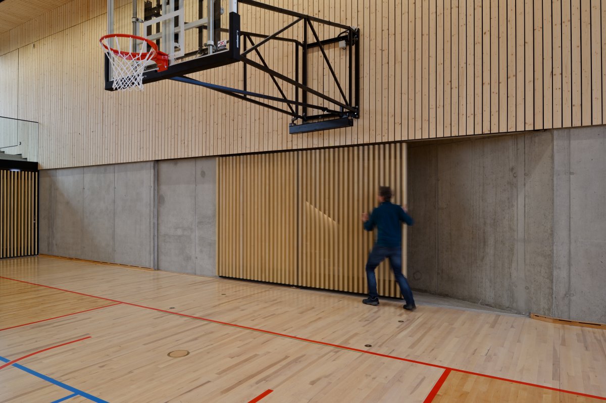 STRAŽIŠČE PRI KRANJU WOODEN GYM HALL DOOR SEQUENCE 1